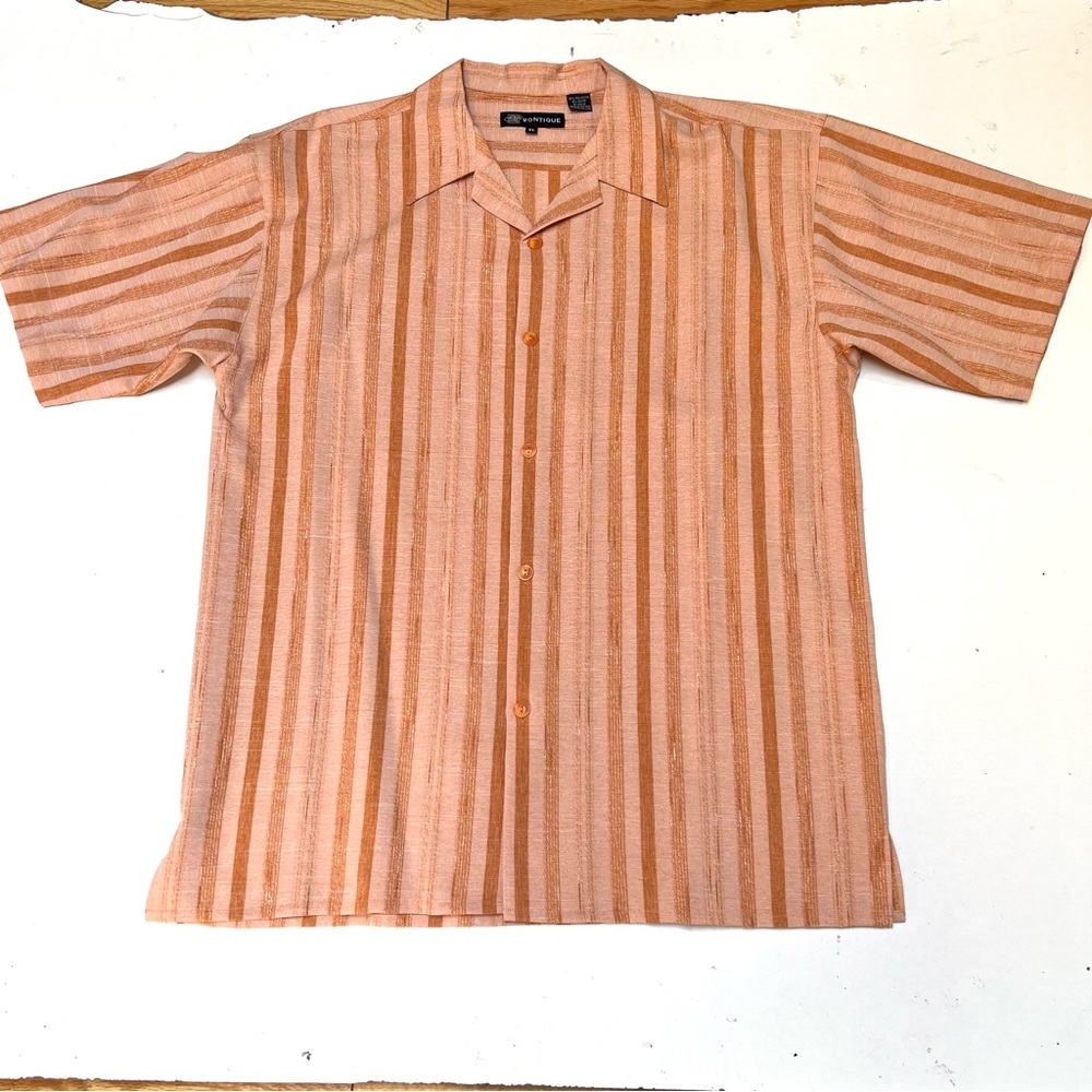 MONTIQUE Men’s Shirt. Sz XL. Button   Collared. Apricot color
